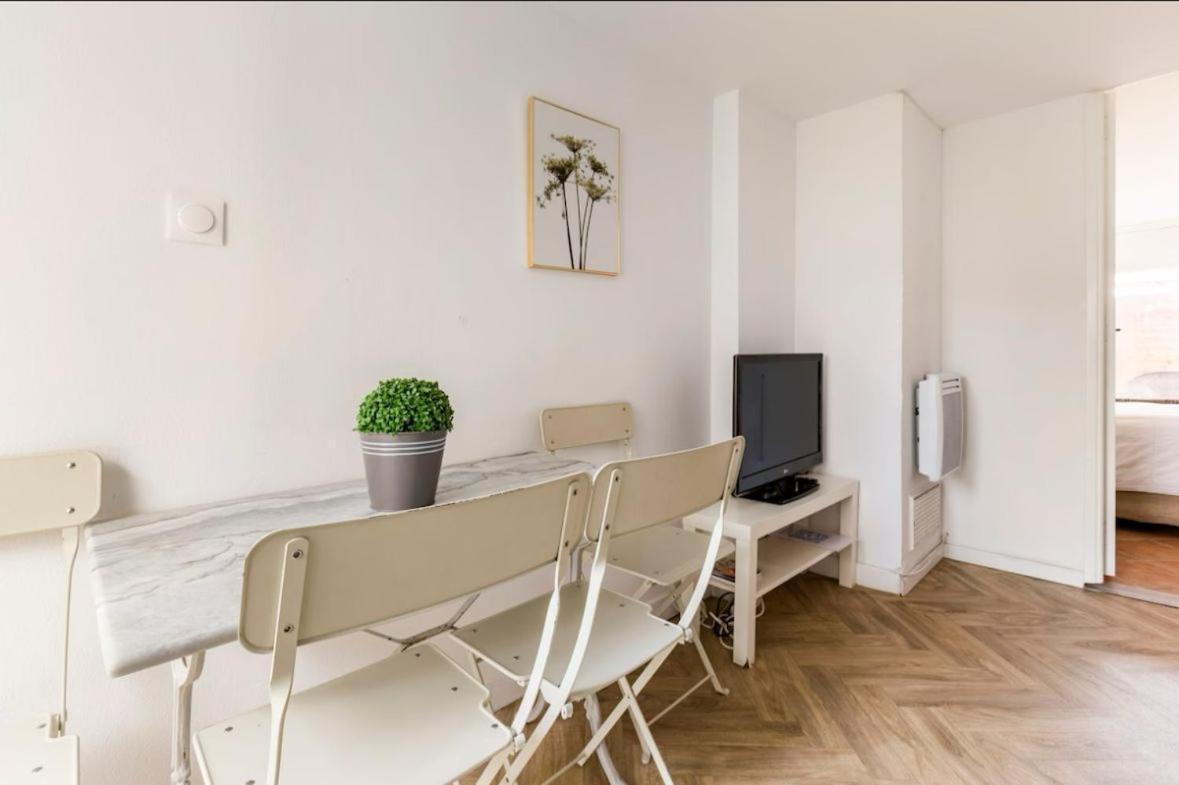 Escapade Pres De Lille - Appartement Charmant Avec Terrasse Et Parking Privee モン＝ザン＝バルール エクステリア 写真